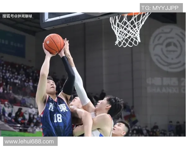 深圳篮球队的阵地战解析：战术布局与球员协作的深度剖析