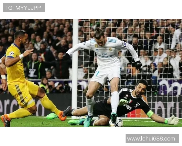 足球明星意外昏倒瞬间合集精彩回顾震撼场面引发球迷热议