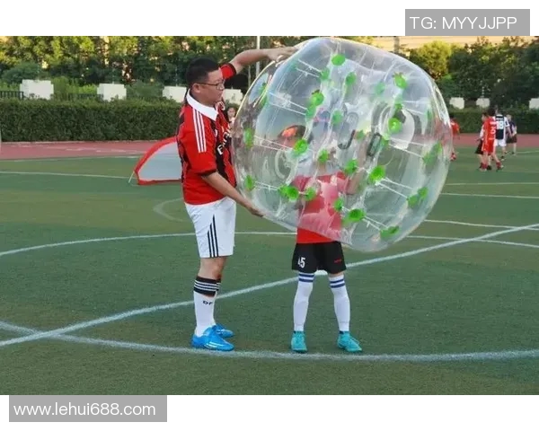 足球明星携手搭建帐篷展现团结精神与友谊的温暖瞬间 足球明星携手搭建帐篷展现团结精神与友谊的温暖瞬间